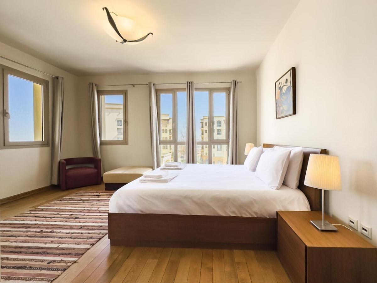 Sunny Center L Serviced L Golf L Pool L Gym L 3 *
